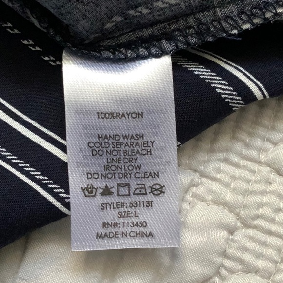 NWT Milk & Honey ladies v-neck top in size L - Picture 5 of 9